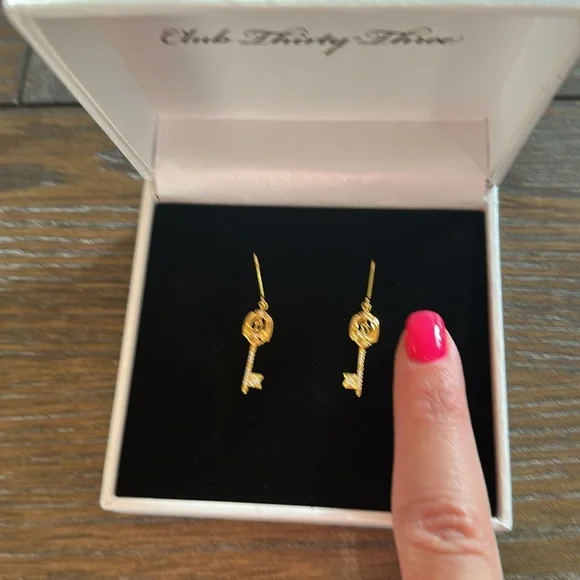 Club 33 Disneyland Exclusive Key Gold Earrings Rebecca Hook 🔑💙 - Picture 8 of 15